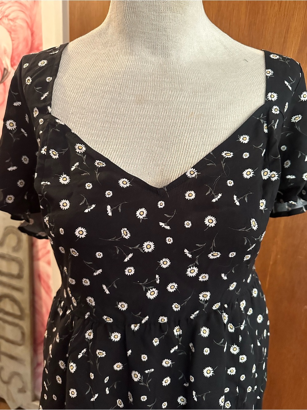 NWT Torrid Sweetheart Flutter Sleeve Mini Dress Dainty Daisy Floral Black 1X 16 - Picture 7 of 14